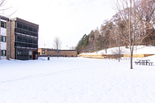 2690 Oxford Street N 247, Roseville, MN 55113