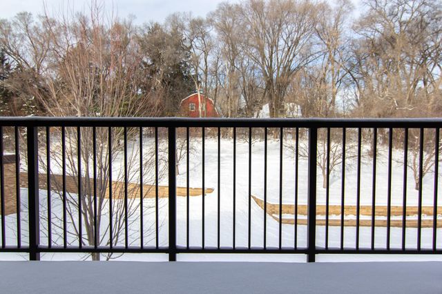 2690 Oxford Street N 247, Roseville, MN 55113