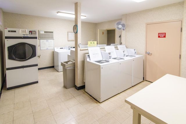 2690 Oxford Street N 247, Roseville, MN 55113