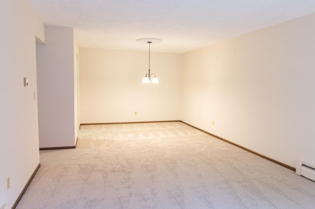 2690 Oxford Street N 247, Roseville, MN 55113