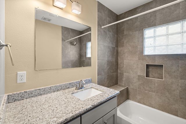 502 Dell Court, Houston, TX 77009