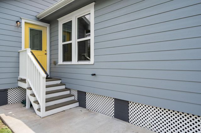502 Dell Court, Houston, TX 77009