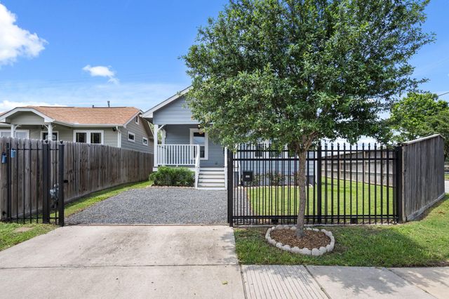 502 Dell Court, Houston, TX 77009