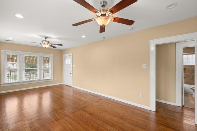 502 Dell Court, Houston, TX 77009