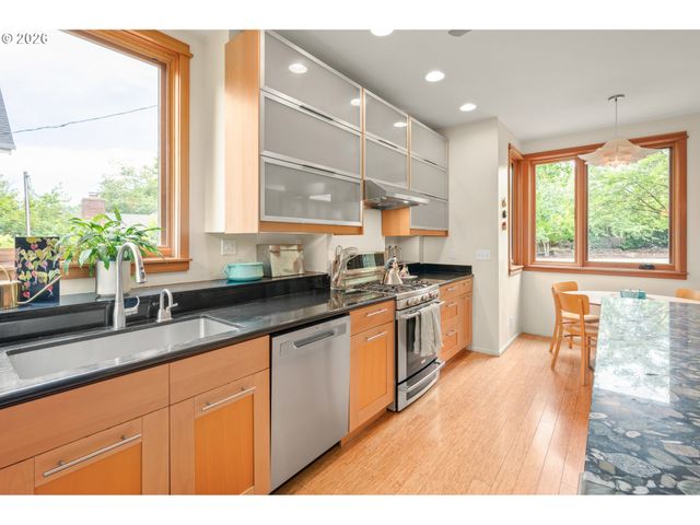1455 E 23rd Ave, Eugene, OR 97403
