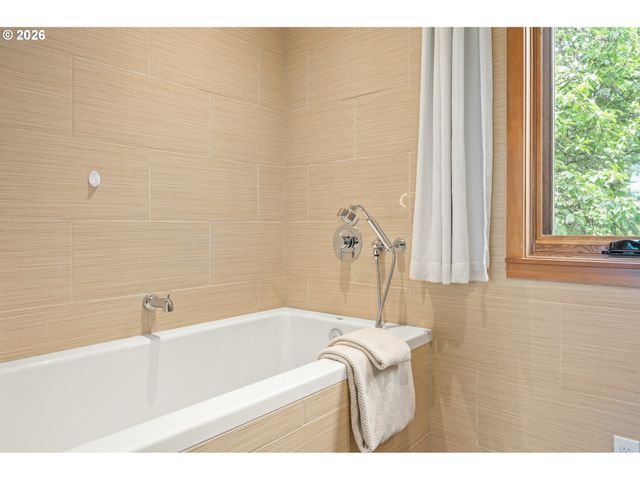 1455 E 23rd Ave, Eugene, OR 97403