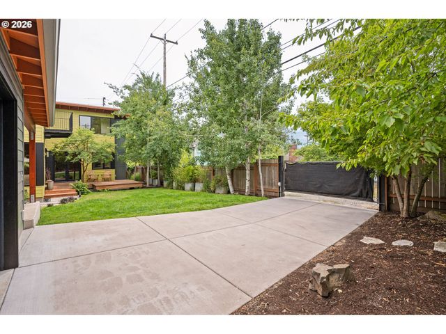 1455 E 23rd Ave, Eugene, OR 97403