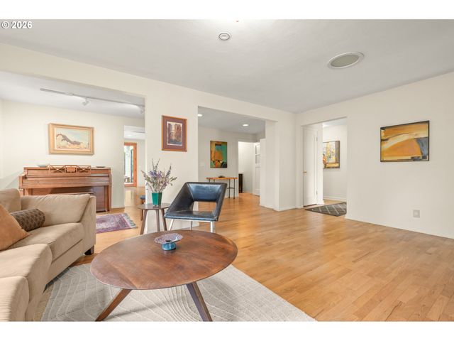 1455 E 23rd Ave, Eugene, OR 97403
