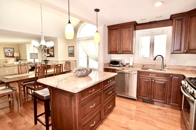 80 Pine Hill Blvd 80, Mashpee, MA 02649
