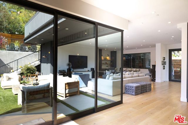 1919 Pinehurst Road, Los Angeles, CA 90068