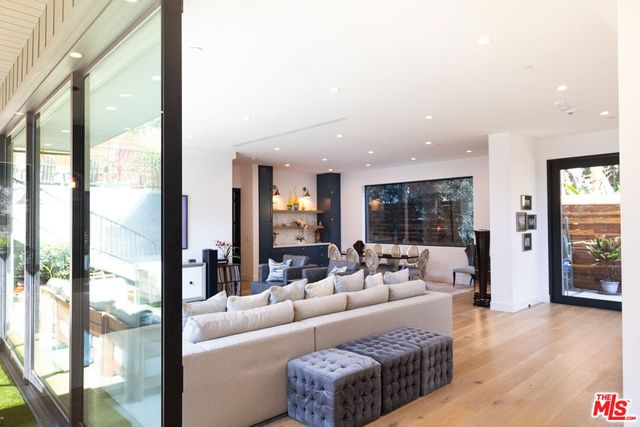 1919 Pinehurst Road, Los Angeles, CA 90068