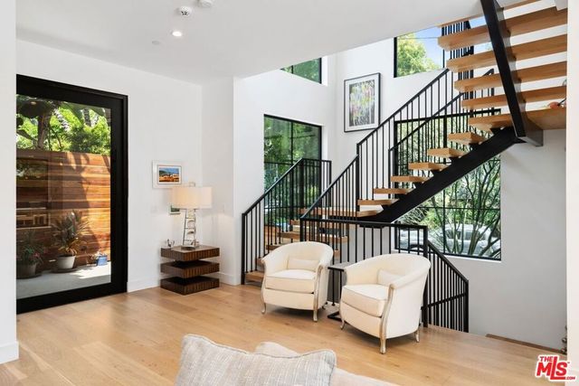 1919 Pinehurst Road, Los Angeles, CA 90068