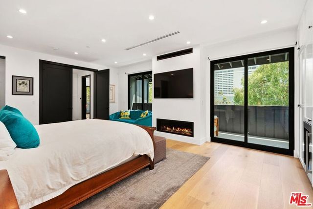 1919 Pinehurst Road, Los Angeles, CA 90068