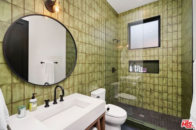 1919 Pinehurst Road, Los Angeles, CA 90068