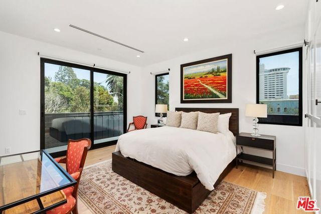 1919 Pinehurst Road, Los Angeles, CA 90068