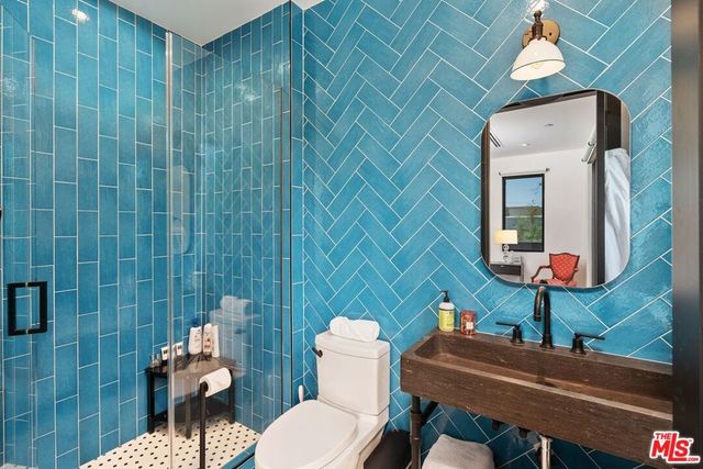 1919 Pinehurst Road, Los Angeles, CA 90068