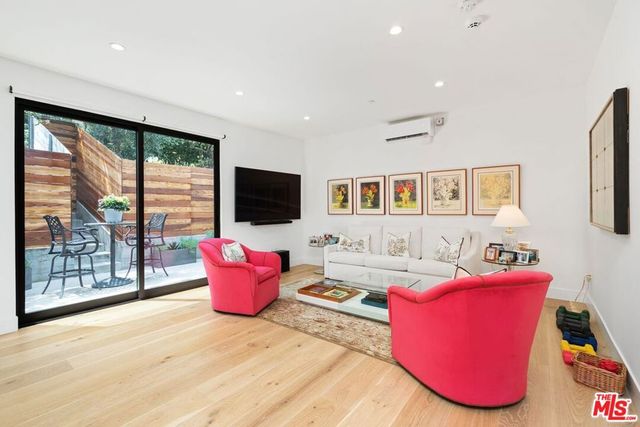 1919 Pinehurst Road, Los Angeles, CA 90068