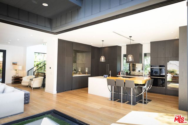 1919 Pinehurst Road, Los Angeles, CA 90068