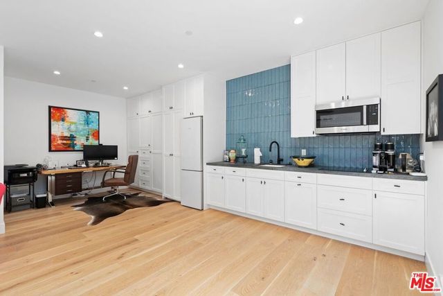 1919 Pinehurst Road, Los Angeles, CA 90068