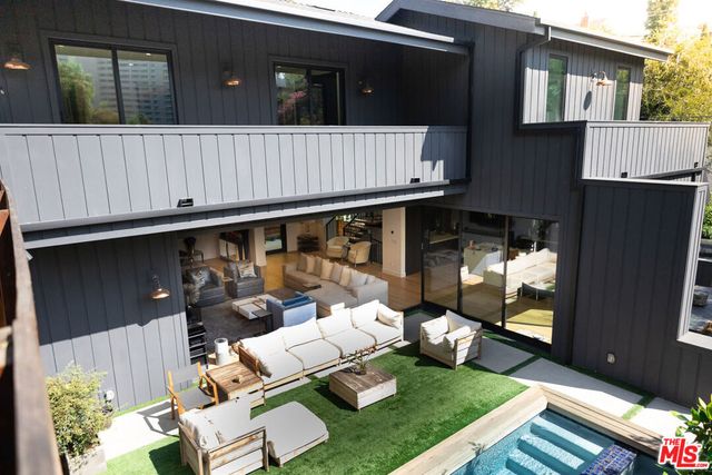 1919 Pinehurst Road, Los Angeles, CA 90068