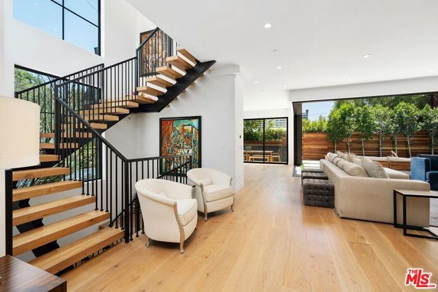 1919 Pinehurst Road, Los Angeles, CA 90068