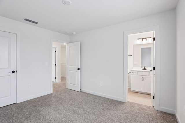 108 Vanguard Drive, La Vergne, TN 37086