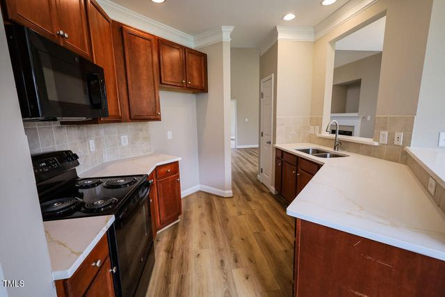 10 London Way, Spring Lake, NC 28390