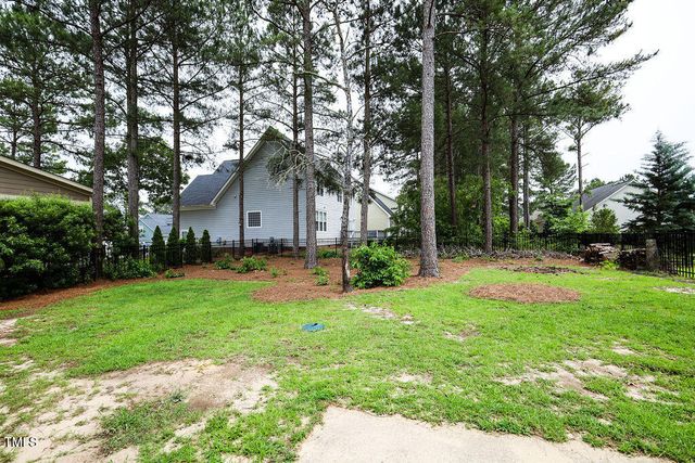 10 London Way, Spring Lake, NC 28390