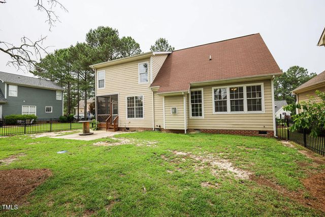 10 London Way, Spring Lake, NC 28390
