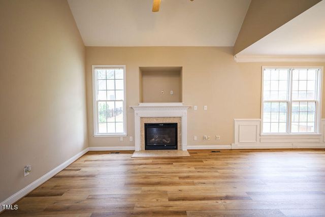 10 London Way, Spring Lake, NC 28390