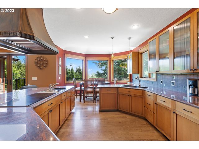 10534 Se VRADENBURG Rd, Happy Valley, OR 97086