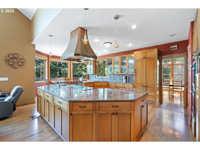 10534 Se VRADENBURG Rd, Happy Valley, OR 97086