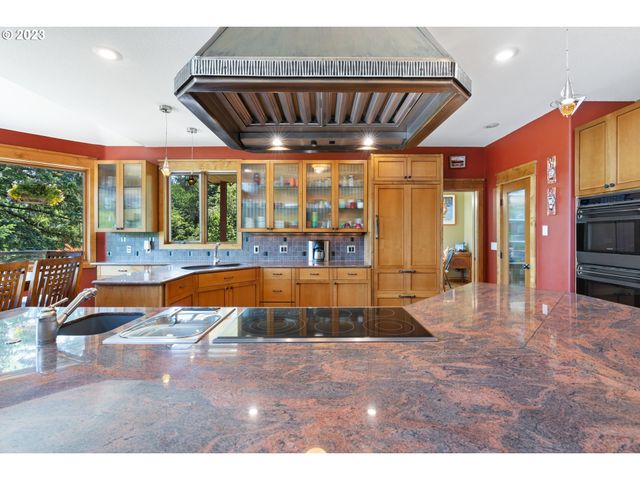 10534 Se VRADENBURG Rd, Happy Valley, OR 97086