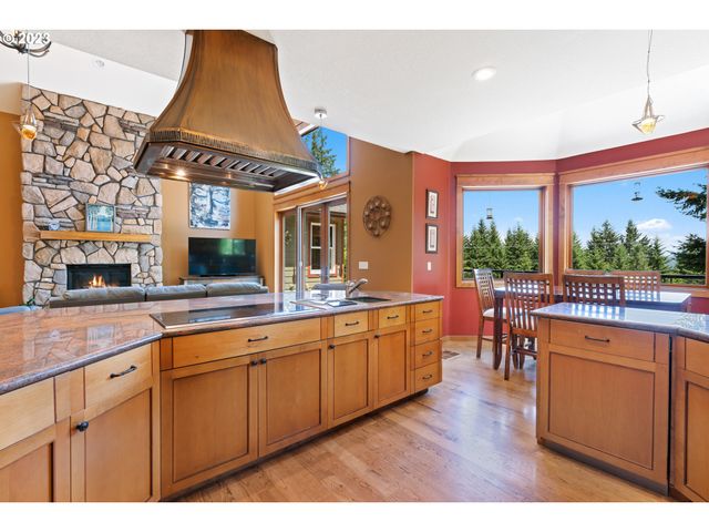 10534 Se VRADENBURG Rd, Happy Valley, OR 97086