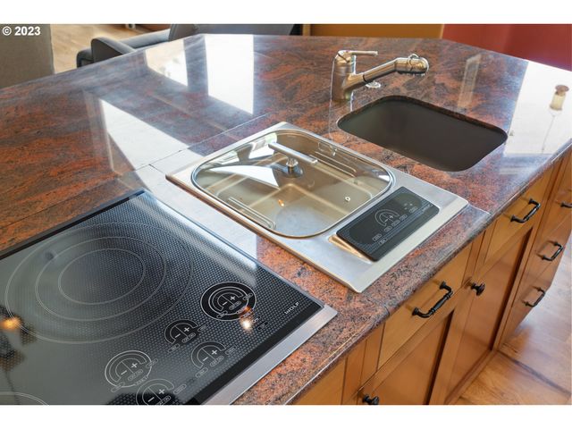 10534 Se VRADENBURG Rd, Happy Valley, OR 97086