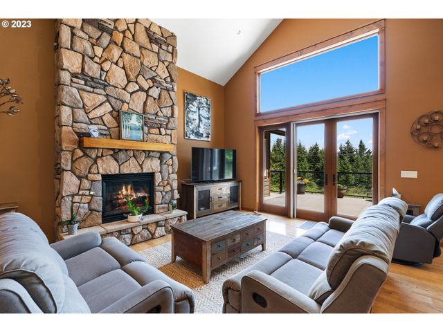 10534 Se VRADENBURG Rd, Happy Valley, OR 97086