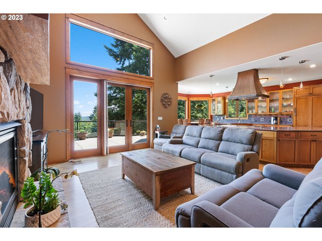 10534 Se VRADENBURG Rd, Happy Valley, OR 97086