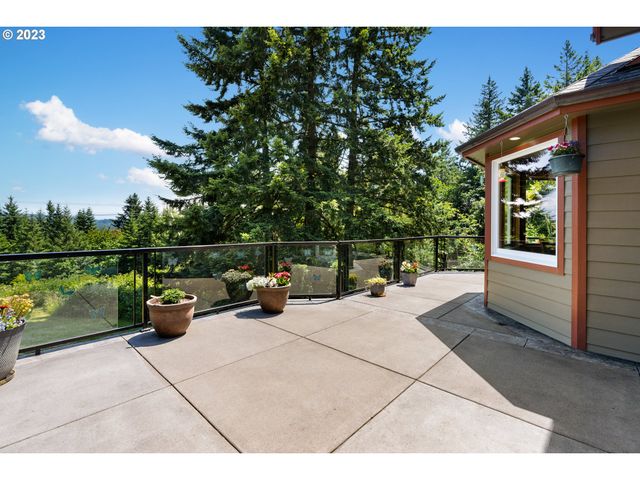 10534 Se VRADENBURG Rd, Happy Valley, OR 97086