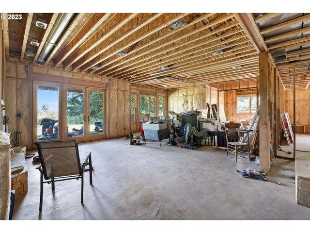 10534 Se VRADENBURG Rd, Happy Valley, OR 97086