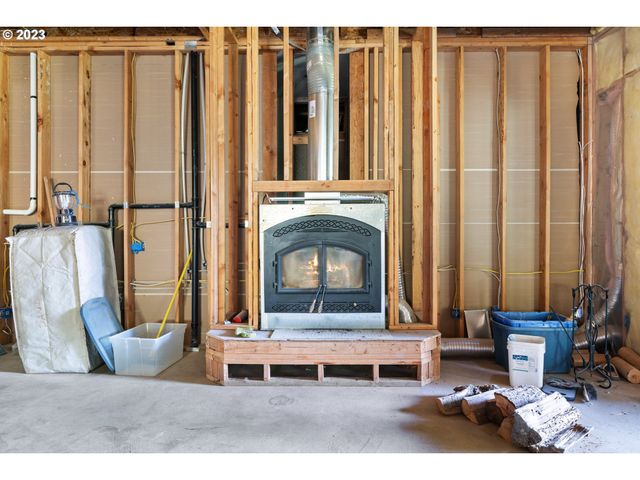 10534 Se VRADENBURG Rd, Happy Valley, OR 97086