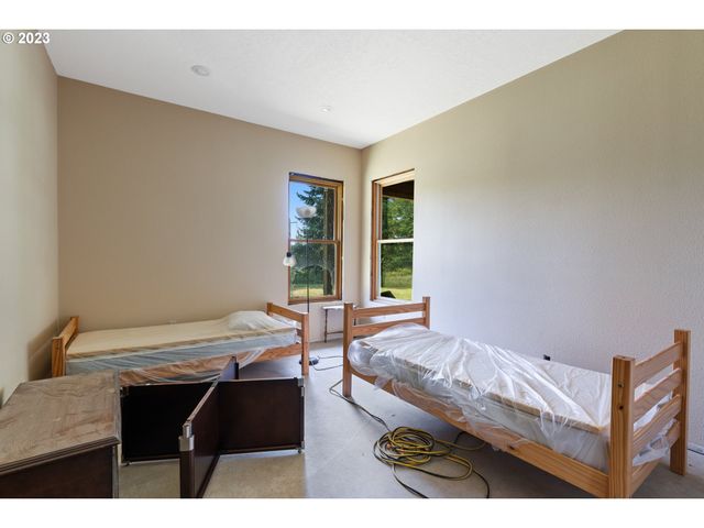 10534 Se VRADENBURG Rd, Happy Valley, OR 97086