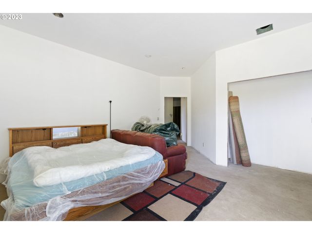 10534 Se VRADENBURG Rd, Happy Valley, OR 97086