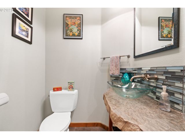 10534 Se VRADENBURG Rd, Happy Valley, OR 97086