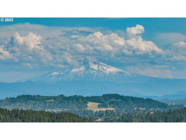 10534 Se VRADENBURG Rd, Happy Valley, OR 97086