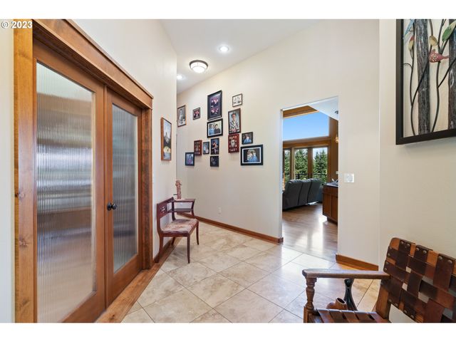 10534 Se VRADENBURG Rd, Happy Valley, OR 97086