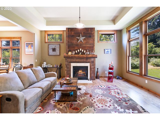 10534 Se VRADENBURG Rd, Happy Valley, OR 97086