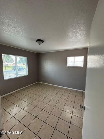 7405 EDGEMERE Boulevard, El Paso, TX 79925