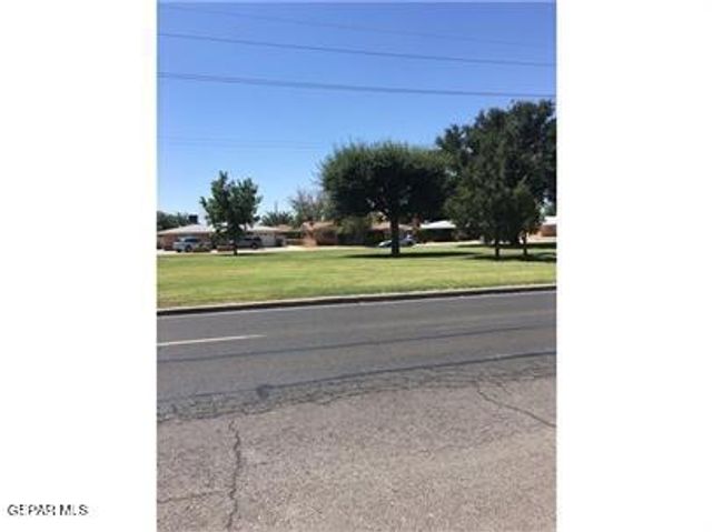 7405 EDGEMERE Boulevard, El Paso, TX 79925