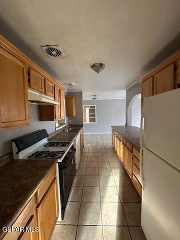 7405 EDGEMERE Boulevard, El Paso, TX 79925