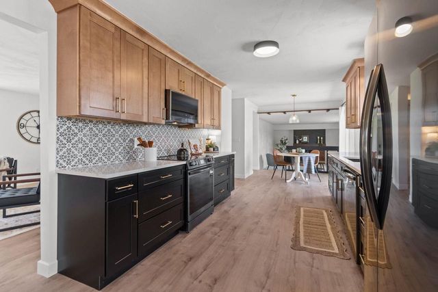 2734 N BEECHWOOD COURT, Appleton, WI 54911